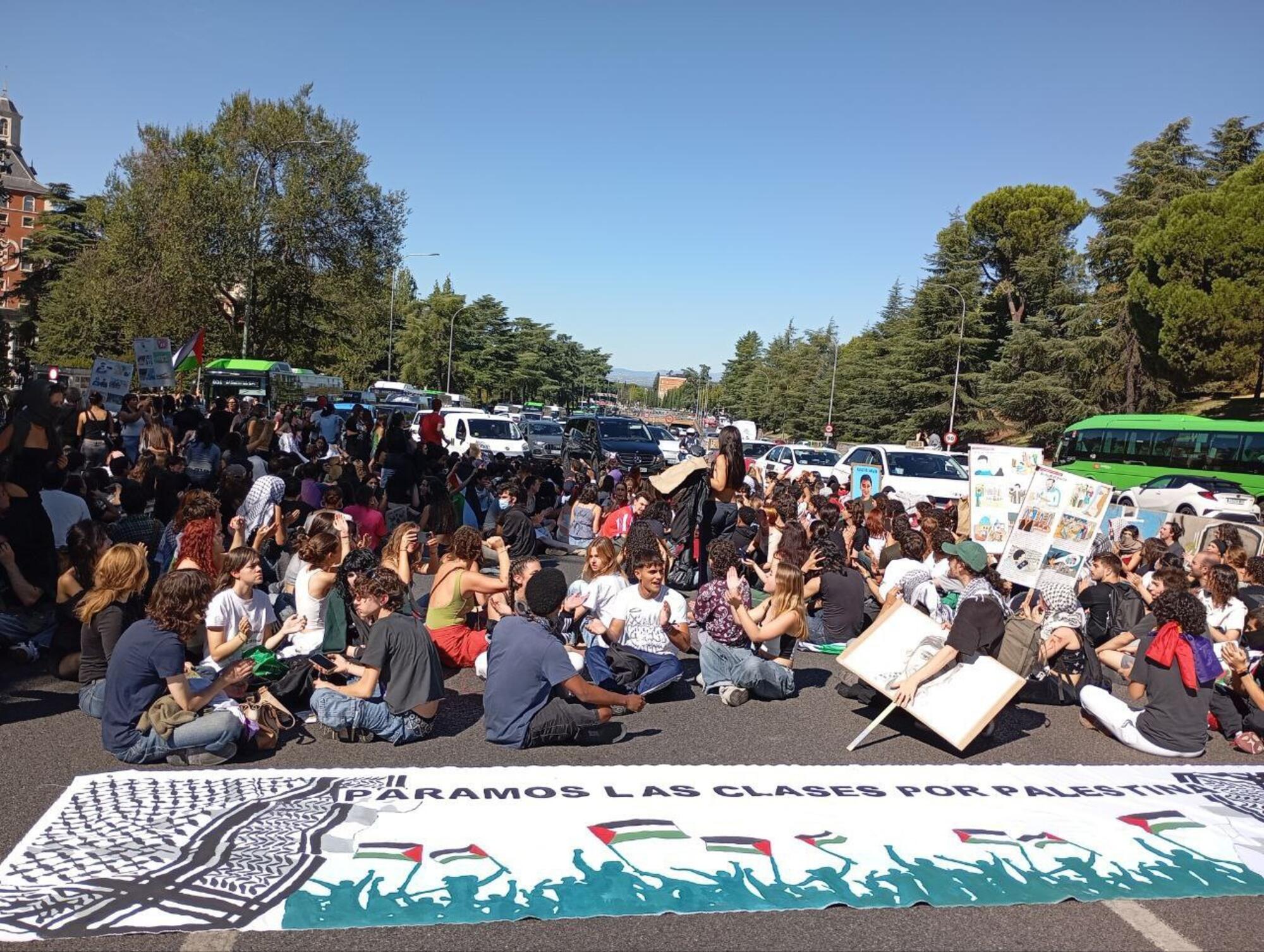 Protestas flotilla universitaria madrid
